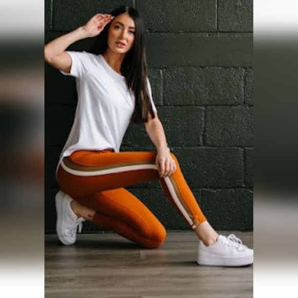 Zyia Compression Leggings - Picture 2 of 5